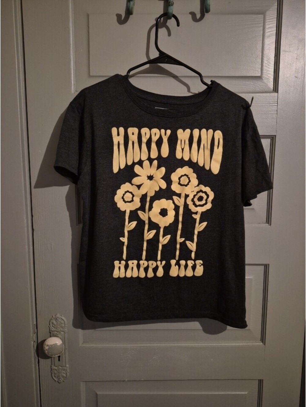 Modern Lux Gray “ Happy Mind Happy Life” Graphic Women’s T-shirt Size Large
